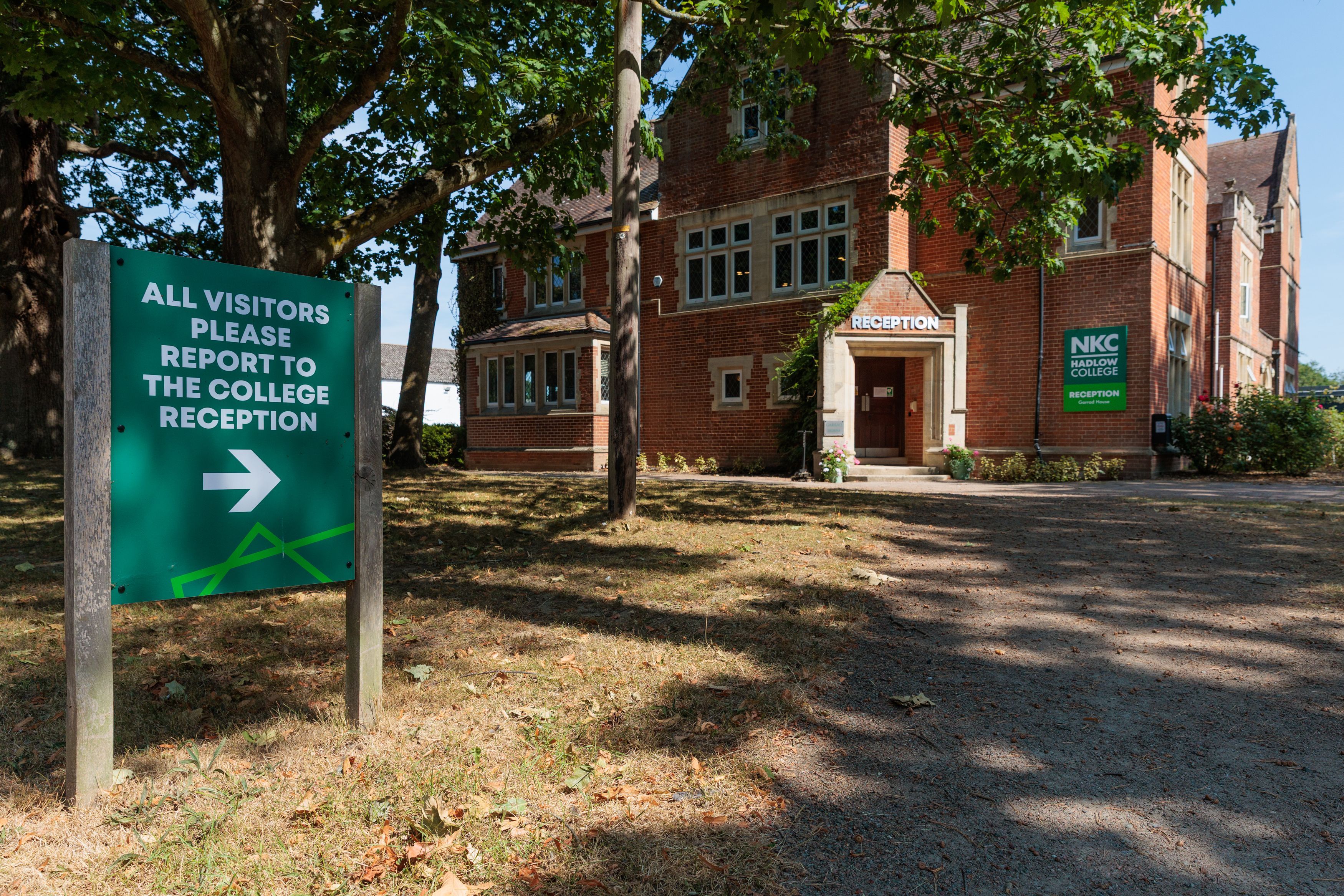 Hadlow_Landscape_Garrads_House_with_Signage