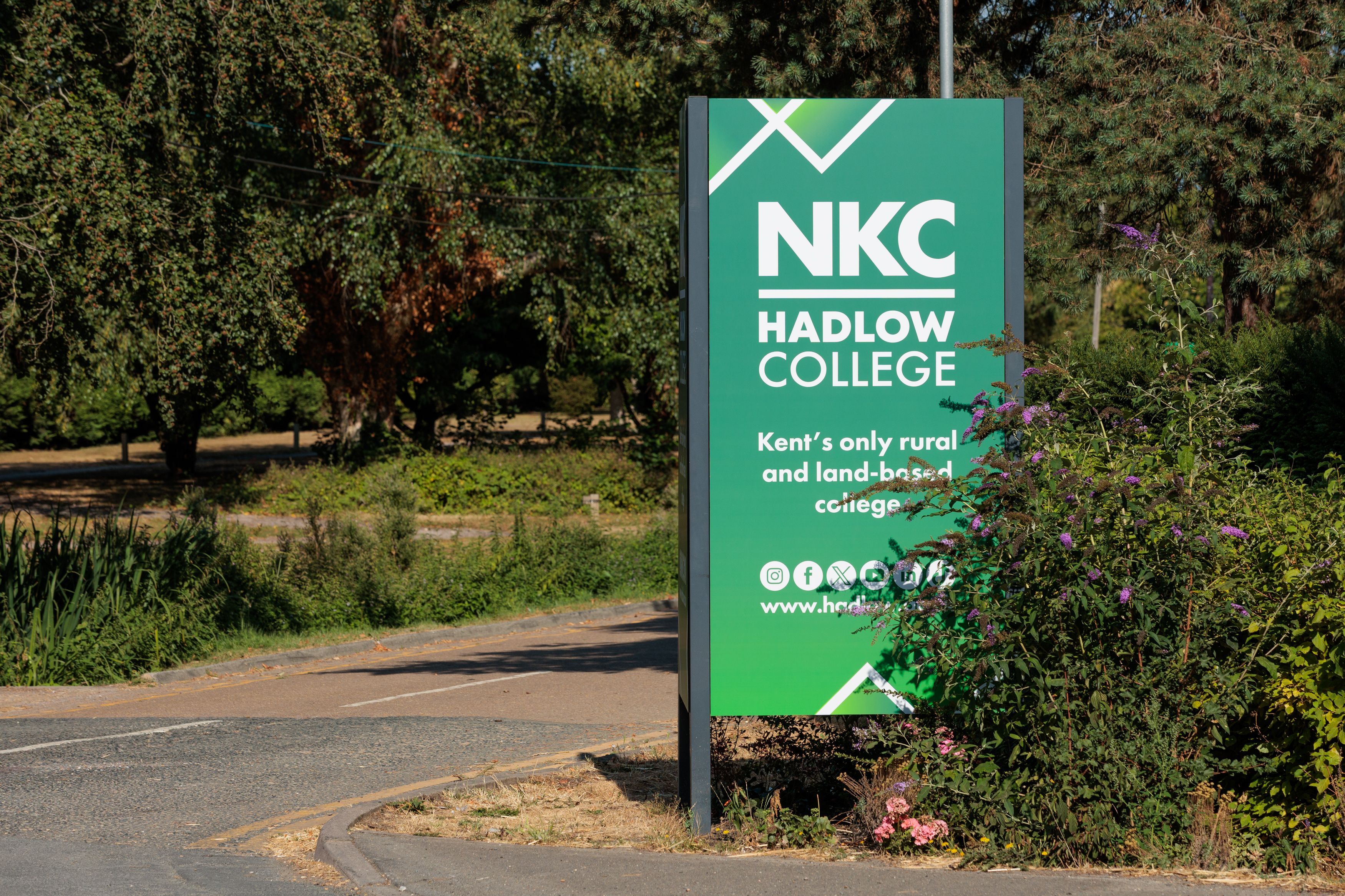 Hadlow_Landscape_Main_Entrance_Signage_2026_002.jpg#joomlaImage://local-images/Hadlow_Landscape_Main_Entrance_Signage