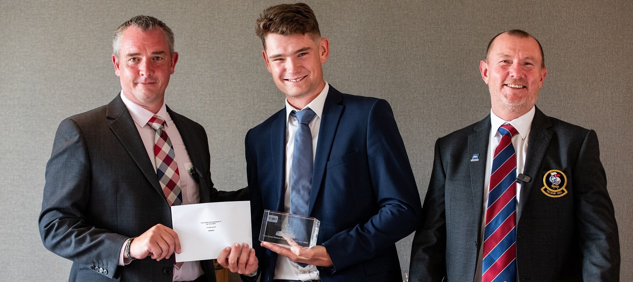 Daniel Martin receives his Toro Young Student Greenkeeper of the Year award 1 crop smaller