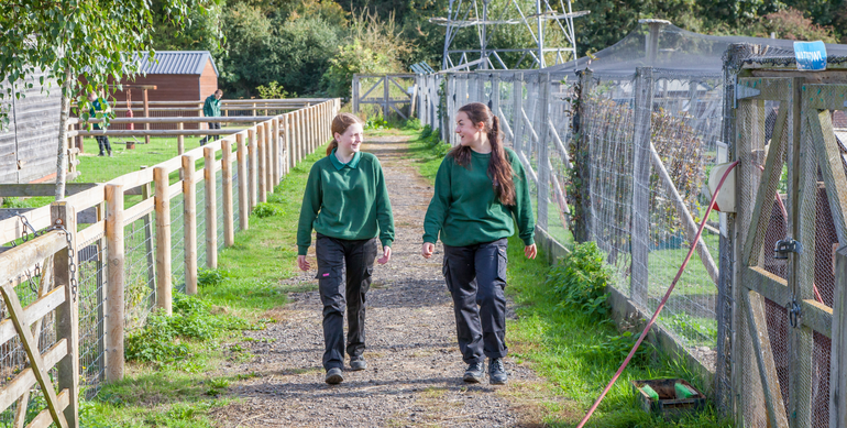 hadlow-animal-2-students-walking