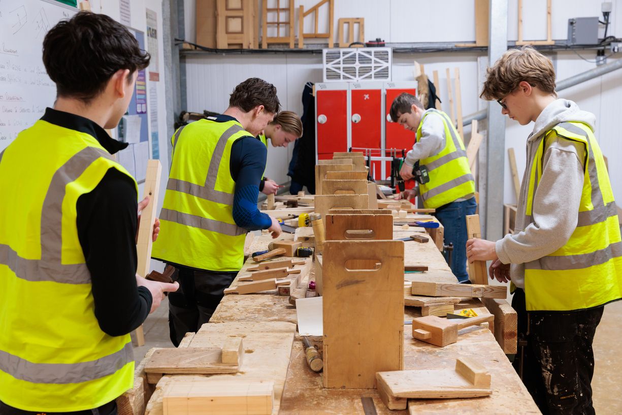 hadlow-college-carpentry-group-of-students-at-workbench-2026