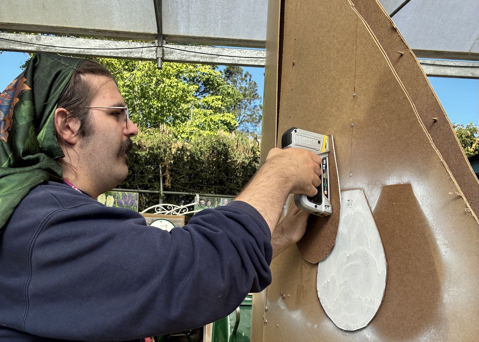 hadlow-college-portrait-chelsea-flower-male-student-working-on-build-2026-001.jpeg